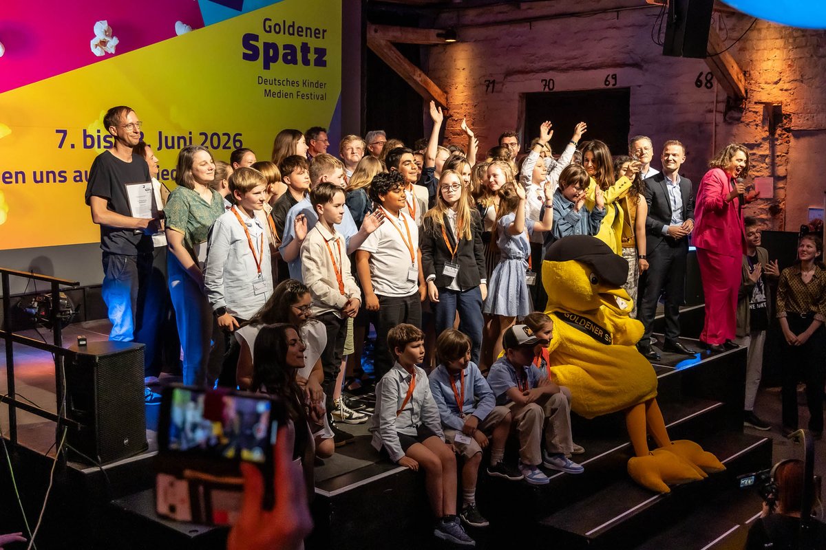 🎉Wir haben beim GOLDENEN SPATZ 2025 gewonnen
„Das geheime Stockwerk“ überzeugt Kinderjury und Publikum

goldenerspatz.de/die-hauptpreis…

#GoldenerSpatz #filmpreis #dasgeheimestockwerk