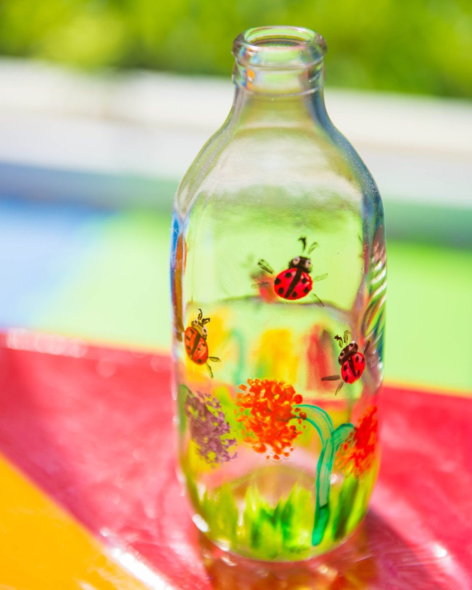Looking for a summer activity with the little ones? 🎨

With a splash of colour and a little creativity, you can transform already-used glass into a vibrant statement piece  🌈