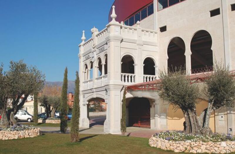 Moralzarzal's tweet photo. Recuerda que está abierta la Inscripción para la #Becerrada Local #OléMoral en #Moralzarzal, que tendrá lugar el próximo 22 de junio a las 18,30 horas en la #PlazadeToros. Festejo, de carácter no profesional y popular. Mira toda la información: https://t.co/XbgQv9fRGa https://t.co/LLsJuaCAOt