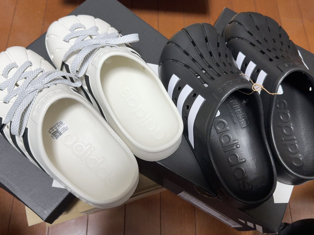 pikamarutks's tweet image. 相方さんの誕生日🎁に
adidasのサンダル買って
なんか自分のも欲しくなって
相手よりもええのん買うズルい奴です
けど紐が着いてるの可愛い"(∩&gt;ω&lt;∩)"
めっちゃくちゃ気に入った〜楽チンそう😙ᩚ💕
黒いのにも紐着けたらバレんのちゃう🤣