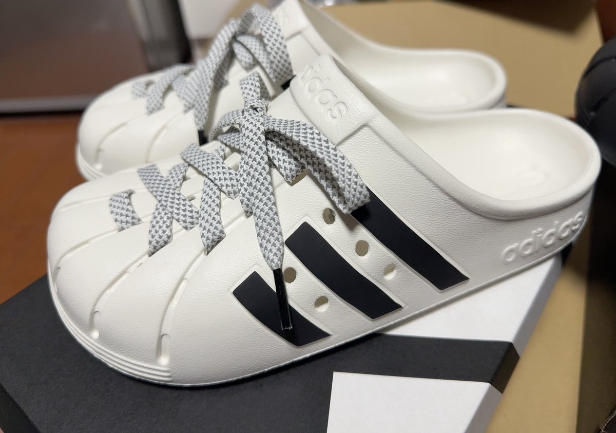pikamarutks's tweet image. 相方さんの誕生日🎁に
adidasのサンダル買って
なんか自分のも欲しくなって
相手よりもええのん買うズルい奴です
けど紐が着いてるの可愛い"(∩&gt;ω&lt;∩)"
めっちゃくちゃ気に入った〜楽チンそう😙ᩚ💕
黒いのにも紐着けたらバレんのちゃう🤣