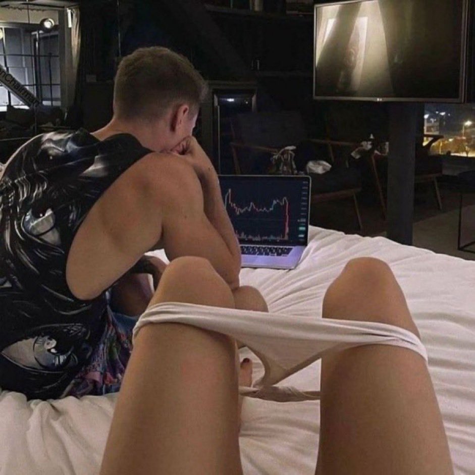 Mona_Trades's tweet image. When you take a trade for shits & giggles while your girl gets ready for “bed time” & now you’re stuck in a drawdown