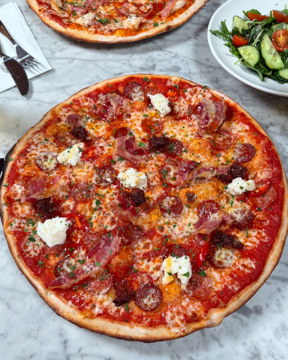 PizzaExpress's tweet image. NEW Summer menu launching today 🤤.
🍍 Hawaiian Hot Dough Balls
🍕 Four Seasons Speciale Romana
🌶️ Calabrian Feast Romana
🎂 Birthday Cake Sundae
See you soon.