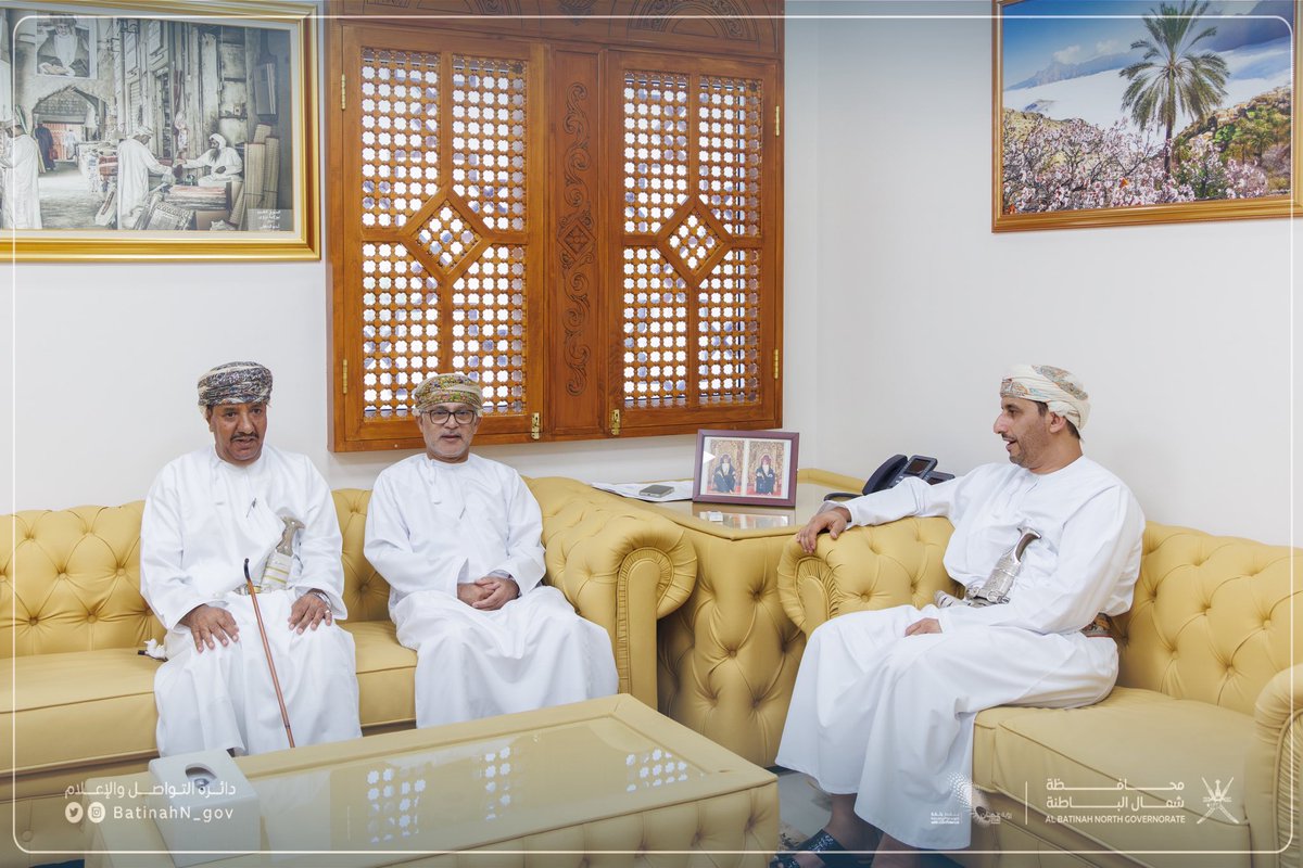 استقبل سعادة محمد بن سليمان الكندي، محافظ #شمال_الباطنة، صباح اليوم بمكتبه عددًا من المهنئين من المسؤولين والمواطنين بمناسبة #عيد_الأضحى المبارك. وتبادل سعادته التهاني والتبريكات معهم، داعيًا الله أن يعيد هذه المناسبة المباركة على سلطنة #عُمان بالخير واليُمن والبركات.