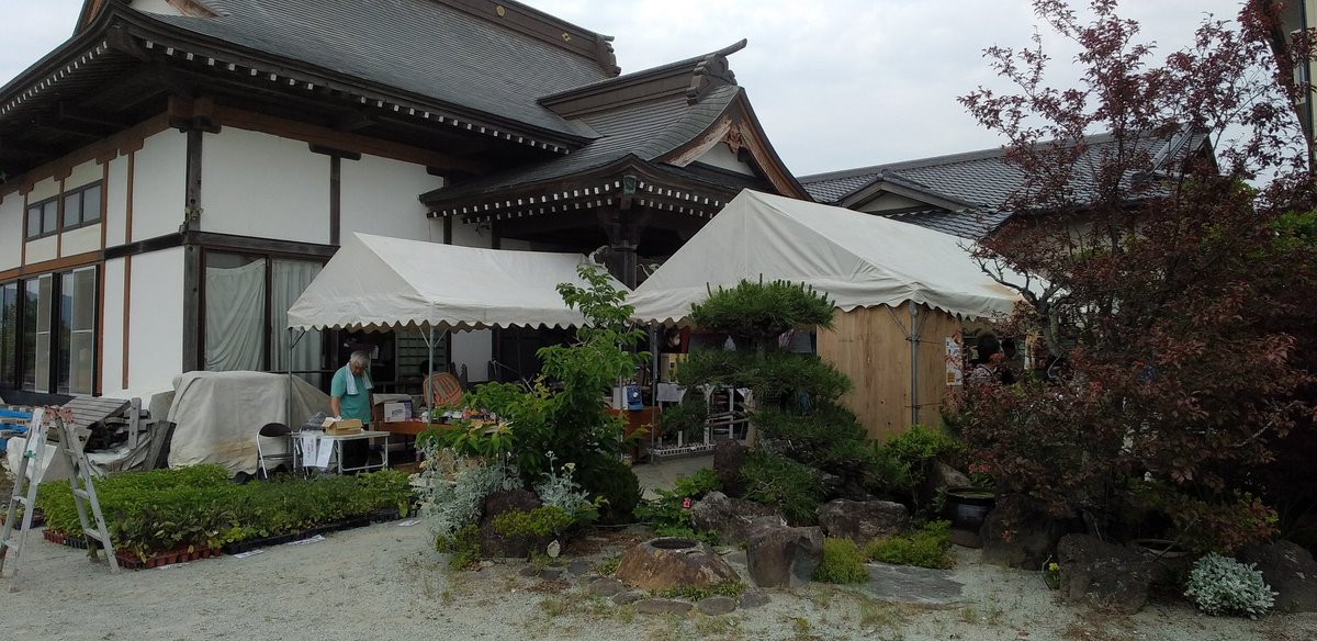 Rusty_Diy's tweet photo. 日曜日は #きまぐれマルシェ＠普門寺 でした🎵😄

和尚も来客者もみんなほのぼの雰囲気で、お寺さんと言うロケーションも落ち着いていてとても良いイベントでした🙆

#山元普門寺
#学生ボランティアさんありがとう https://t.co/gvDg8VPV0S
