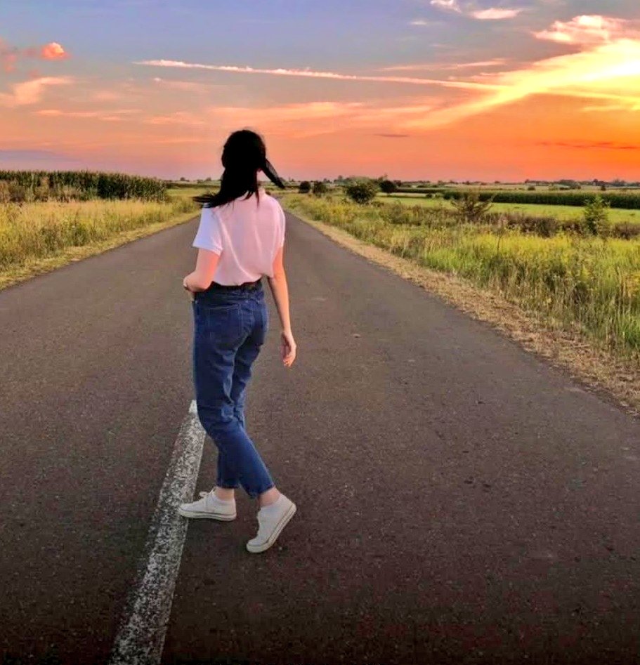 रही होगी कोई पुरानी...रंजिश उस खुदा की मुझसे,
जिंदगी में जो भी लिखा...सब अधूरा ही लिखा है..😔😔