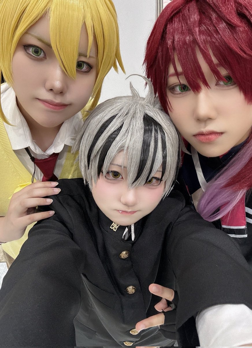 ⚠︎🌙 / ☪️ / 🗝💸 cos 

何の組み合わせだろう… (´・ω・`)?