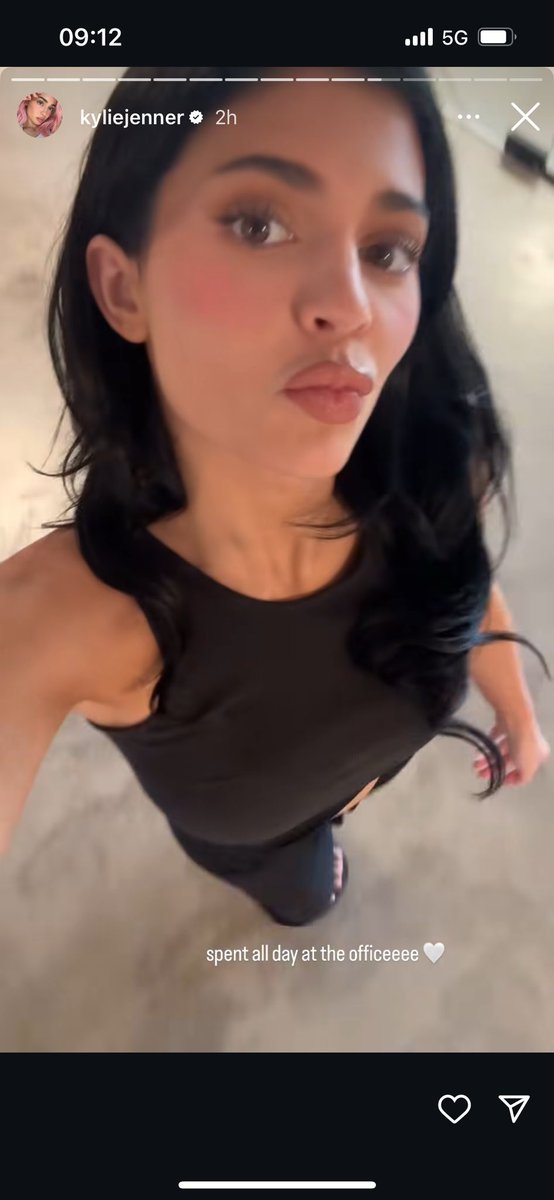 kramcskl's tweet photo. Kylie Jenner discovers work https://t.co/RLcfXULBP8