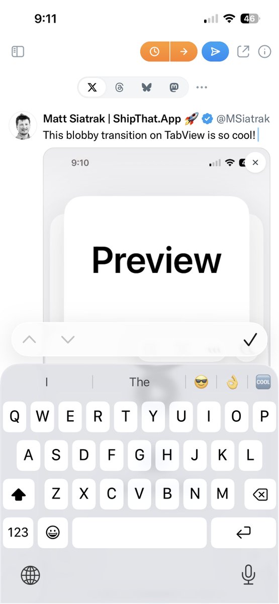 MSiatrak's tweet image. This blobby transition on TabView is so cool!

And the keyboard got a glassy refresh as well!

#ios26beta1 on daily driver 🤪
