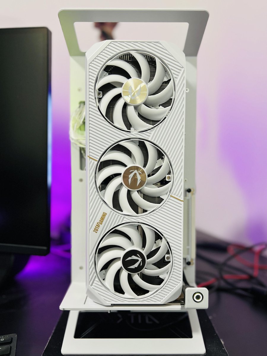 ZOTACFrance's tweet image. Un PC à l&apos;air libre, ça vous dit ? 🌬️

YT channel : CHANNEL9 GAMING

#PcBuild  #PcGaming #InnovationTech #DesignUnique