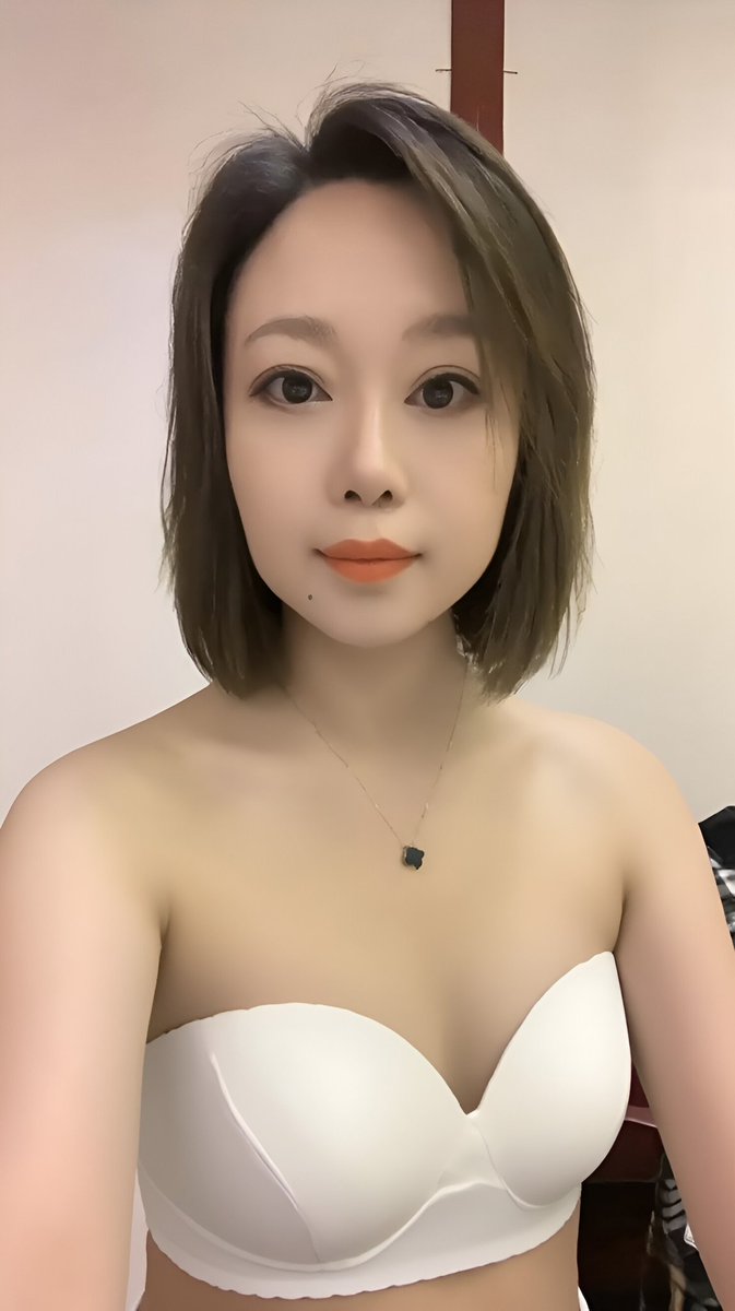caoni0081's tweet photo. 骚货人妻的自拍又来啦，喜欢合照射屏的小哥哥可以积极参与哟，用你们的大肉棒顶她，骚妇的老公满足不了她，🈶喜欢一些轻变态的东西，喜欢看着自己被合照射屏的照片手冲自慰，曾经求过我戴上假阳具操她，有性趣小哥哥加关注 #射屏 #射屏返图 #射屏人妻 #合照返图 #合照 #人妻少妇 #自慰狂人 #人骚逼紧 https://t.co/xJw3Z7PRTF