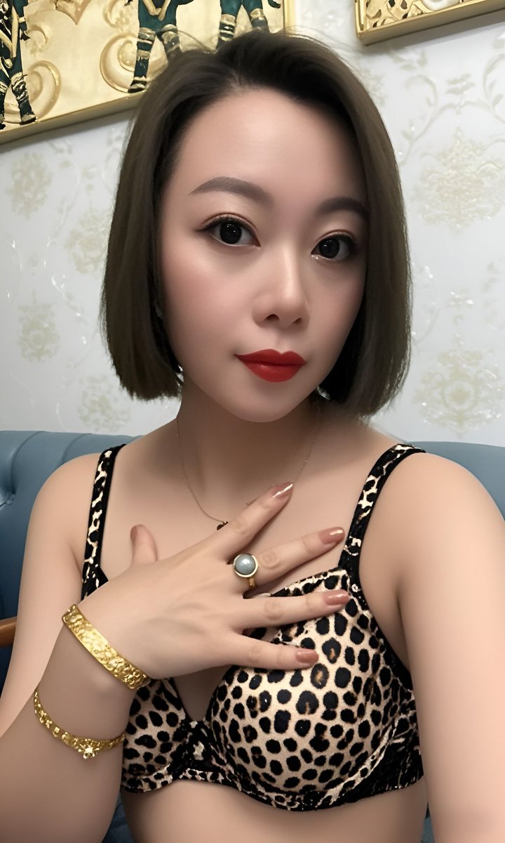 caoni0081's tweet photo. 骚货人妻的自拍又来啦，喜欢合照射屏的小哥哥可以积极参与哟，用你们的大肉棒顶她，骚妇的老公满足不了她，🈶喜欢一些轻变态的东西，喜欢看着自己被合照射屏的照片手冲自慰，曾经求过我戴上假阳具操她，有性趣小哥哥加关注 #射屏 #射屏返图 #射屏人妻 #合照返图 #合照 #人妻少妇 #自慰狂人 #人骚逼紧 https://t.co/xJw3Z7PRTF