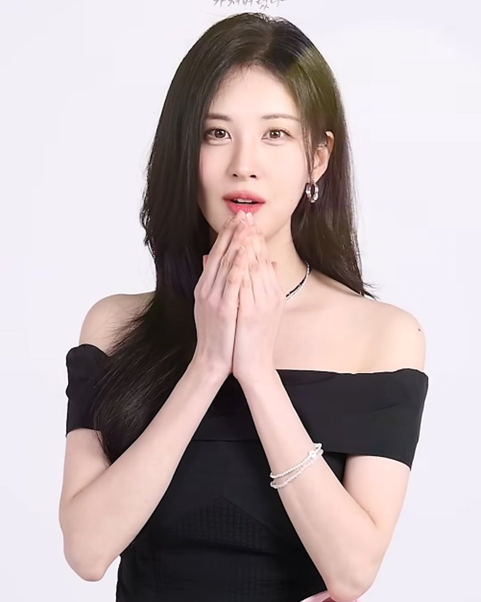 eunsungplan's tweet photo. 250610
#케터뷰 #서현 #팔찌 정보
#SEOHYUN
(출처 : KBS 공식 유튜브)
▶브랜드_윙블링
▶상품명_14k 도라 데이지 진주 팔찌
#서현패션 #ソヒョン #남주의첫날밤을가져버렸다 #TheFirstNightWiththeDuke #wingbling https://t.co/xhXokgrWkC