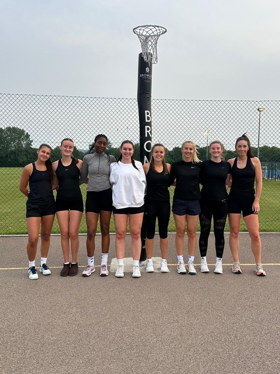 Another week another win!

Well done to this weeks team for a strong game against @beaconsnetball with a score of 43-18! Great to see some of our uni students enjoying club netball again on their break! Welcome back ladies 😁

Well done Laura on a POM performance 🏅