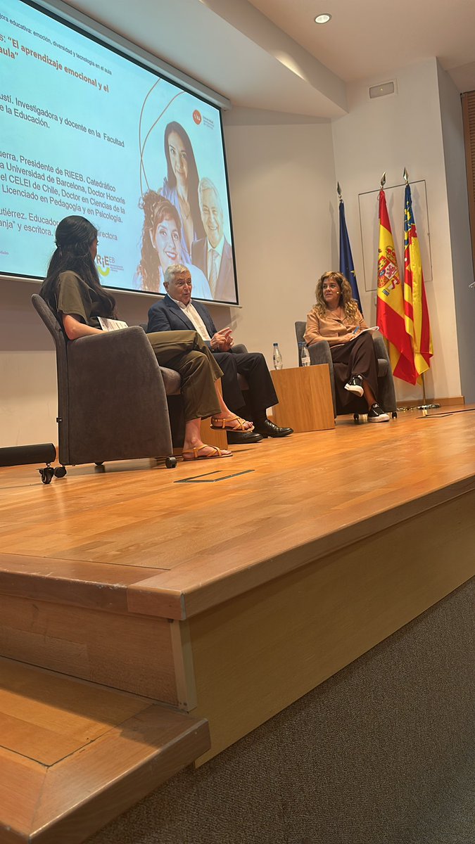 <a href="/GVAeducacio/">GVA Educació</a> <a href="/jesusealbertos/">Jesus E. Albertos</a> <a href="/RafaelBisquerra/">Rafael Bisquerra </a> Por su parte, <a href="/RafaelBisquerra/">Rafael Bisquerra </a>, presidente de <a href="/RIEEB_/">RIEEB</a> , señala que “el educador ha de tener un modelo comprensivo en el aula 24/7 y hay muchas estrategias y evidencias científicas como las técnicas remind para llegar a demostrar que la mejora del rendimiento académico sube si hay