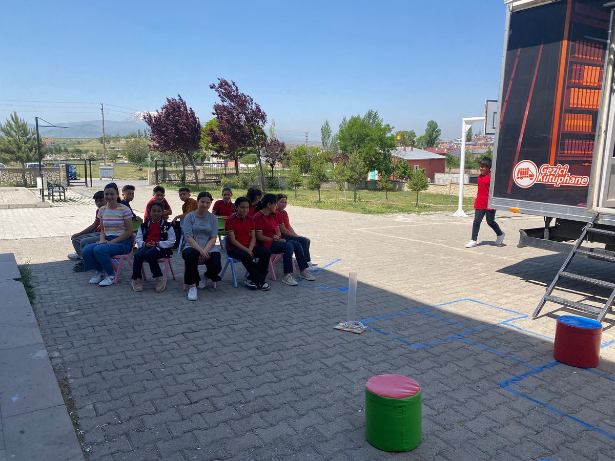 📍Koçcağız 

🚚📚Gezici Kütüphanemiz ‘Dünden Bugüne Çocuk Oyunları Şenliği’ ile kırsal mahallelerimizdeki çocuklarımızın gönüllerine dokunmaya devam ediyor. Hem eğitiyor hem eğlendiriyor.🙋🏻‍♂️🙋🏻‍♀️