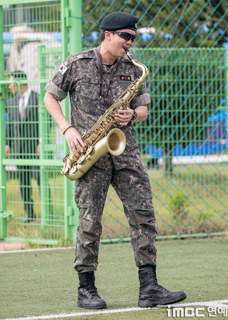 lessrow's tweet image. Welcome back #RM  💜🫰🏻🫶🏻💜🐨🍃🥹🥲

#BTSYetToCome 
#BTSisSeven #BTS #ARMY #BTS_ARMY