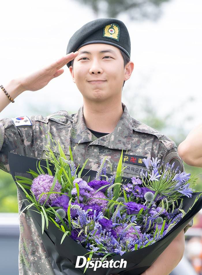 lessrow's tweet image. Welcome back #RM  💜🫰🏻🫶🏻💜🐨🍃🥹🥲

#BTSYetToCome 
#BTSisSeven #BTS #ARMY #BTS_ARMY