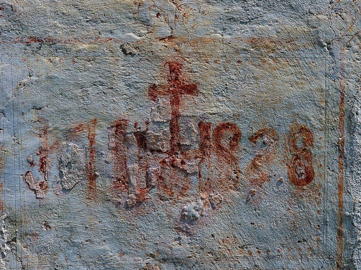 Vi ste sol zemlje. Vi ste luč sveta. Ne more se skriti mesto, ki stoji na gori. Svetilke tudi ne prižigajo in ne postavljajo pod mernik, marveč na svetilnik in sveti vsem, ki so v hiši. Tako naj sveti vaša luč pred ljudmi, da bodo videli vaša dobra dela in slavili vašega Očeta.