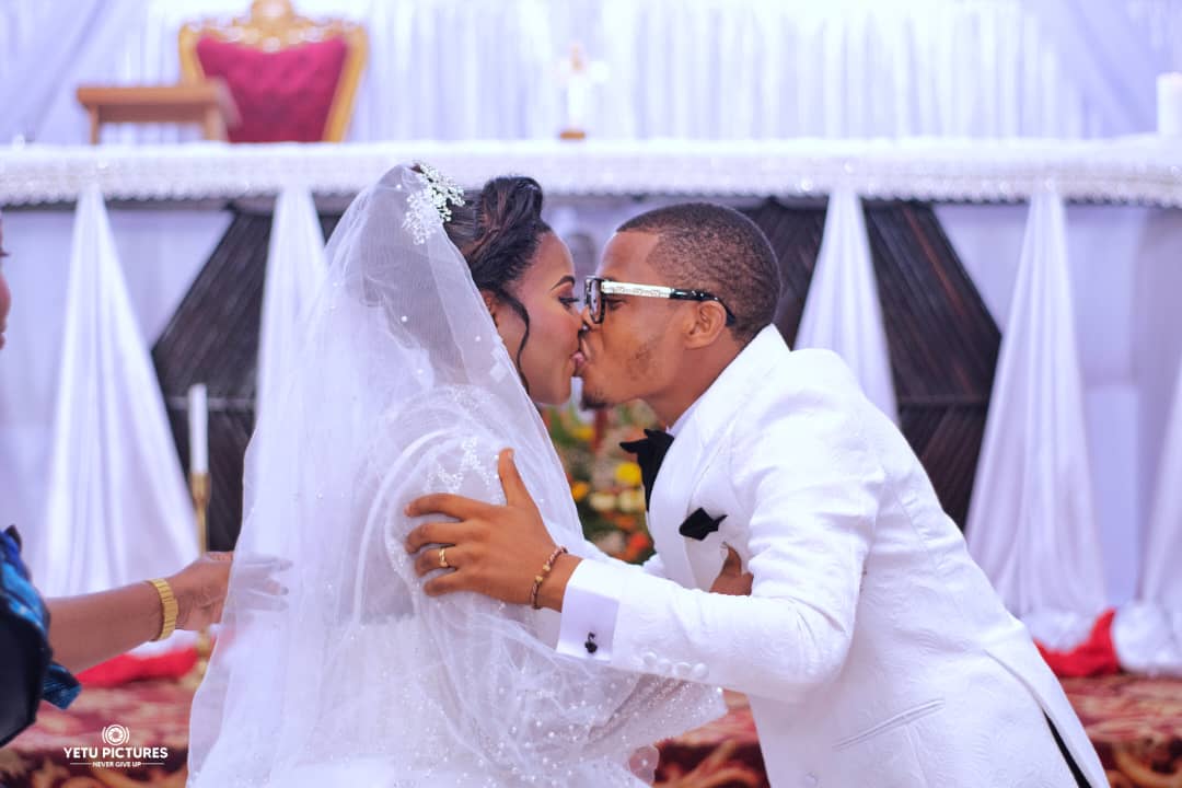 Notre mariage religieux,le 08/06/ 2025 à  la Paroisse Sainte- Rita de KINSHASA en République Démocratique du Congo. La bénédiction nuptiale est le moment le plus important du processus de mariage devant Dieu et les hommes. Merci ❤️❤️‍🩹