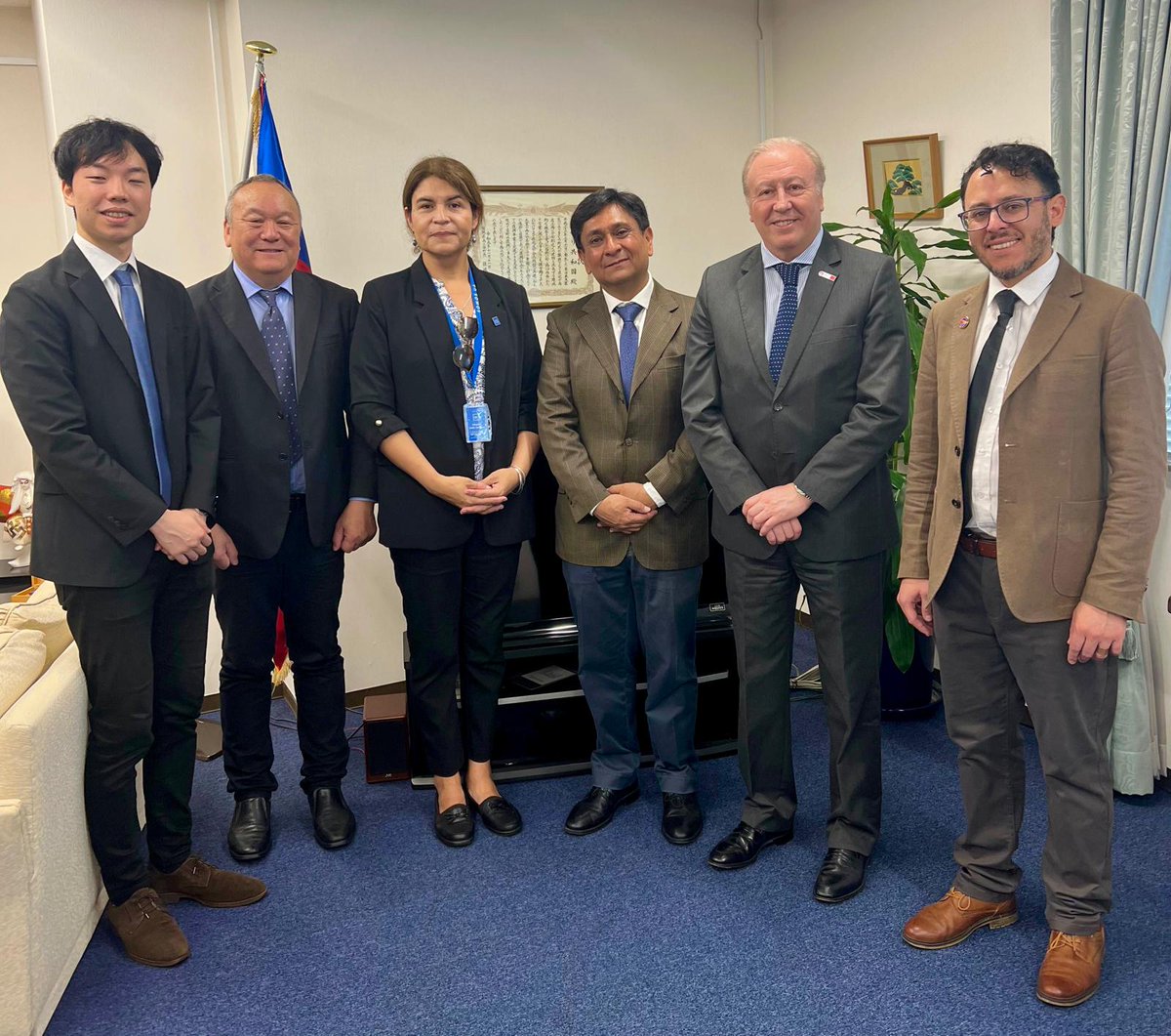 Chile en Japón / Chile in Japan (@embchilejapon) on Twitter photo Con mucho gusto recibimos al Gob. de Antofagasta, <a href="/RicardoDiazC/">Ricardo Díaz Cortés. Gobernador</a> y delegación. Conversamos sobre la especial relación entre su región y 🇯🇵 en ciencia y minería. Nos alegra ver el positivo impacto de la astronomía 🔭en la zona y su población y buscaremos profundizarla en conjunto. Con mucho gusto recibimos al Gob. de Antofagasta, <a href="/RicardoDiazC/">Ricardo Díaz Cortés. Gobernador</a> y delegación. Conversamos sobre la especial relación entre su región y 🇯🇵 en ciencia y minería. Nos alegra ver el positivo impacto de la astronomía 🔭en la zona y su población y buscaremos profundizarla en conjunto.