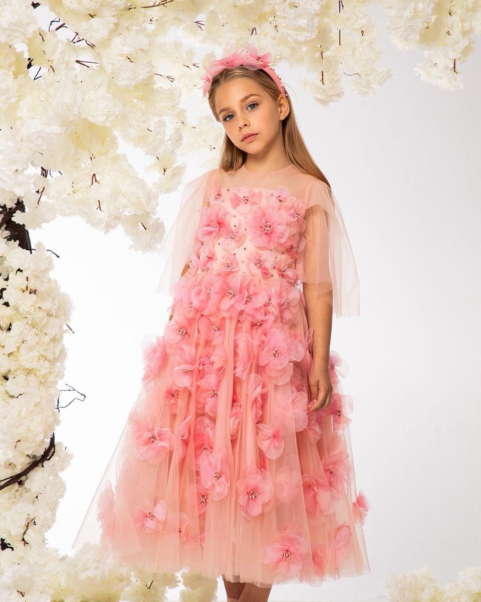 Eirene_Studio's tweet image. Cute dresses with hand-embellishments ✨🌸

#eirenestudio #kidsfashion #kidsdresses #childrenswear #beautifuldresses #fyp #springsummercollection