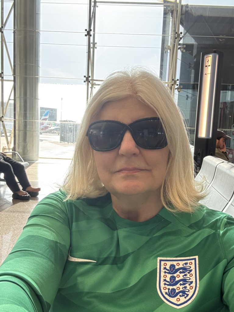Plane full of @england from Barcelona - has to be Nottingham’s finest <a href="/Mary_A_Earps1/">Mary Alexandra Earps</a> shirt today
