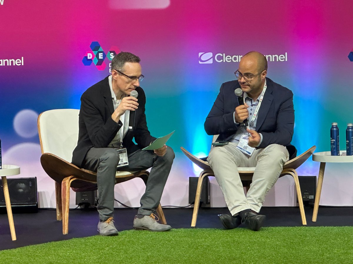 incipy's tweet photo. 🤖 Empieza la primera charla del #CMOSummit para hablar sobre como anticiparnos gracias a la #IA con:
🔹 Jaime Castillo de @shakersworks
🔹 Luis Rodriguez de #COMPENSA
🔹 Florencio Castro de Planeta Formación y Universidades
🔸 @ecano2010 moderando el encuentro #DES2025 https://t.co/AWMTvFJKQC