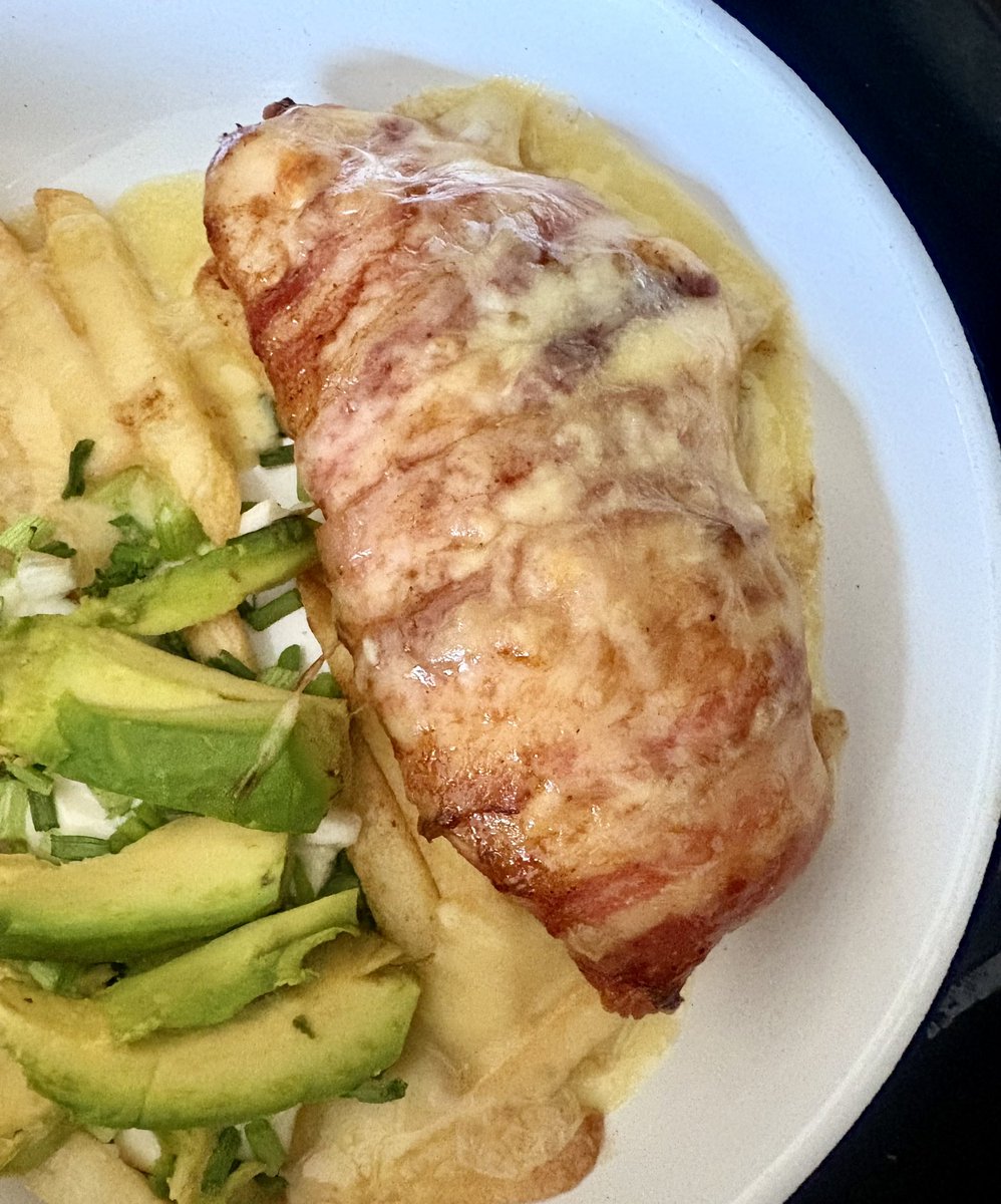 Here you go <a href="/Ajarncom/">Samut Prakan Phil 🇬🇧 🇹🇭</a> Easy and quick air fryer food. 
- wrap a chicken breast in streaky bacon. Cook till bacon crispy.  About 20 mins. 
- brush with any sauce such as bbq or fav hot sauce. 
- add cheese. Cook till melted. 

Haven’t got a good Jp alternative for you yet. 😁