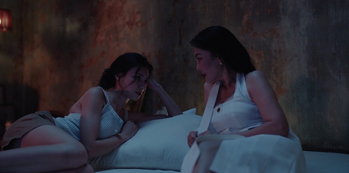 เมื่อความปรารถนา
ครอบงำกระแสสำนึก

เรื่องราวระหว่างนักเขียนสาวหมดไฟและโสเภณีหญิงชั้นสูง การพบเจอก่อเกิดเป็นความสนใจ กระทั่งถลำลึกลงไปในความสัมพันธ์ เธอทั้งสองต่างมองเห็นเงาสะท้อนของกันและกันในแววตาของอีกฝ่าย

#CONCETTA โดย AORTA ดัดแปลงจากนวนิยายแซฟฟิค #StreamofConcetta โดย LADYS