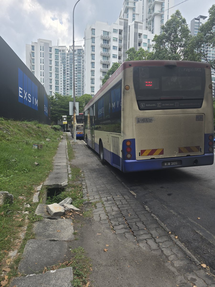BryanLoh3's tweet photo. @myrapidkl @DBKL2u @hannahyeoh @bbdpsrihartamas Multiple Complains have been made @myrapidkl whatsapp chat in the past but nothing has been done. Also reported to @DBKL2u ..... https://t.co/1pZb1j6lVm