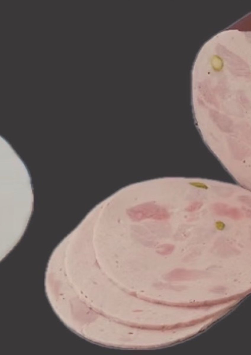 明日より1週間の短い期間ですが「新宿高島屋」様、地下食品売り場にてハムソーセージ工房イブスキもコーナーをお借りして販売させて頂きます。先週までドイツ🇩🇪で研修を受けていたＹＵTＡ（雄多）と、新社長福島、他で、只今準備中！お願いします！