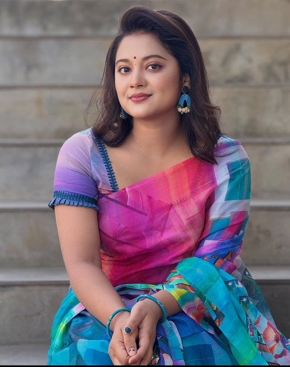 drsanika0's tweet image. कलयुग में स्त्रियां कितना ही जिस्म दिखाएं
लेकिन मर्द इज्जत सिर्फ सर ढकने वाली को ही देता है।।