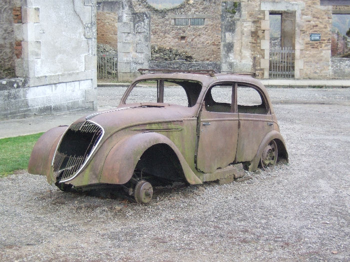 🗓️ #OnThisDay in 1944, the Oradour-sur-Glane massacre was carried out. In Series 8, <a href="/pikerobert/">Robert Pike</a> rages against the notion that the SS mistakenly targeted the village—they knew exactly what they were doing. #OTD #OnThisDate #History #Podcast

Listen now at: pod.fo/e/1f5d6a