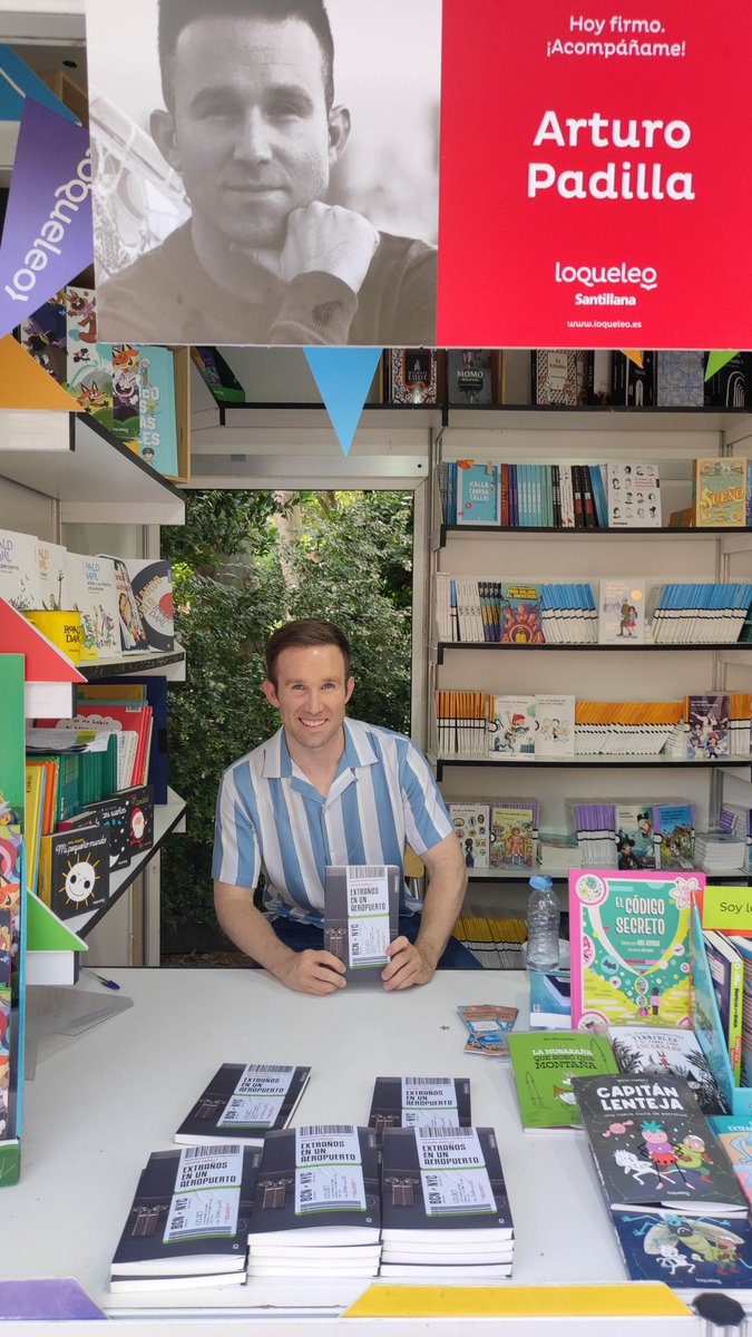 ¡Feliz de estar en la #Feriadellibro de Madrid '25! Lástima que no pudiera estar mucho tiempo porque se tuvo que cerrar la feria por climatología adversa... Aun así, lo breve si bueno... ¡Gracias, <a href="/loqueleo_es/">Loqueleo España</a>!