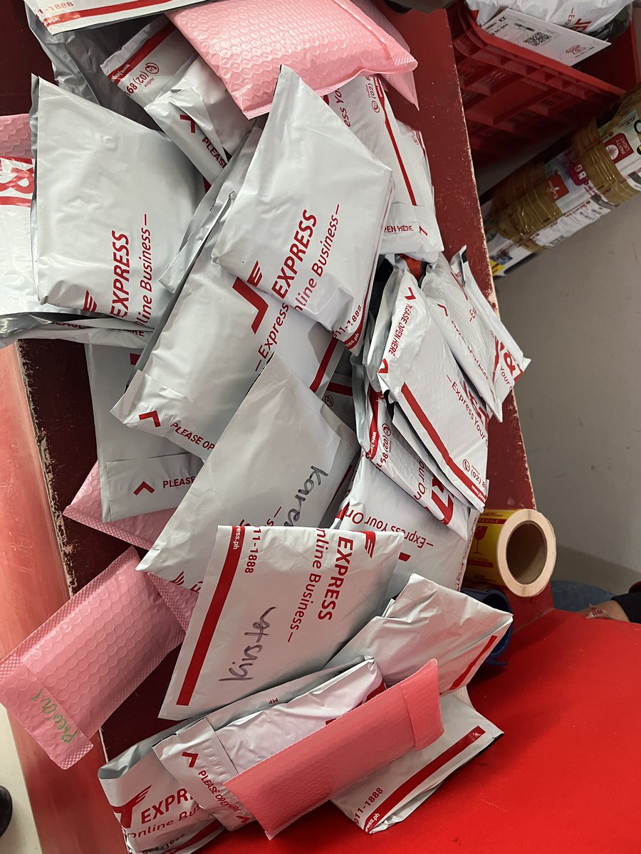 Dropped off 60 parcels today

Includes caratbong nametag, angel doll clothes, Enhypen and miniteen jibbitz. Kindly wait for the tns later🙏