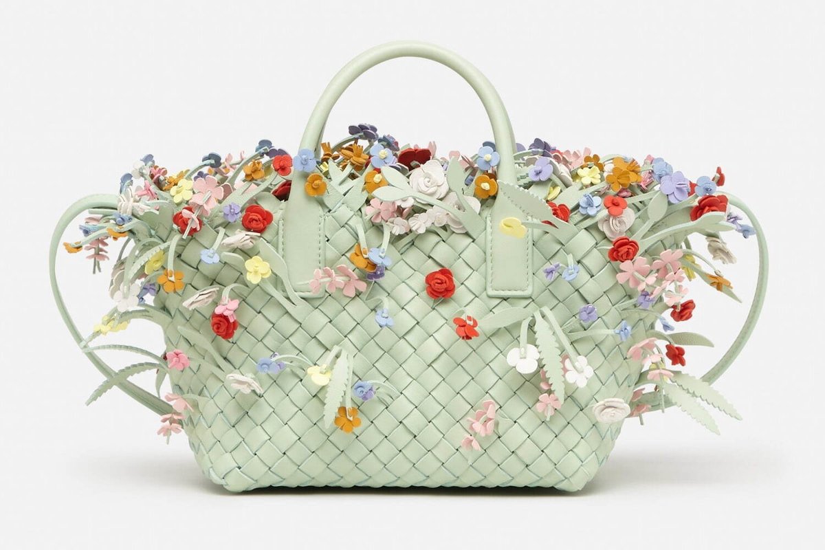 Fashion Press tweet media