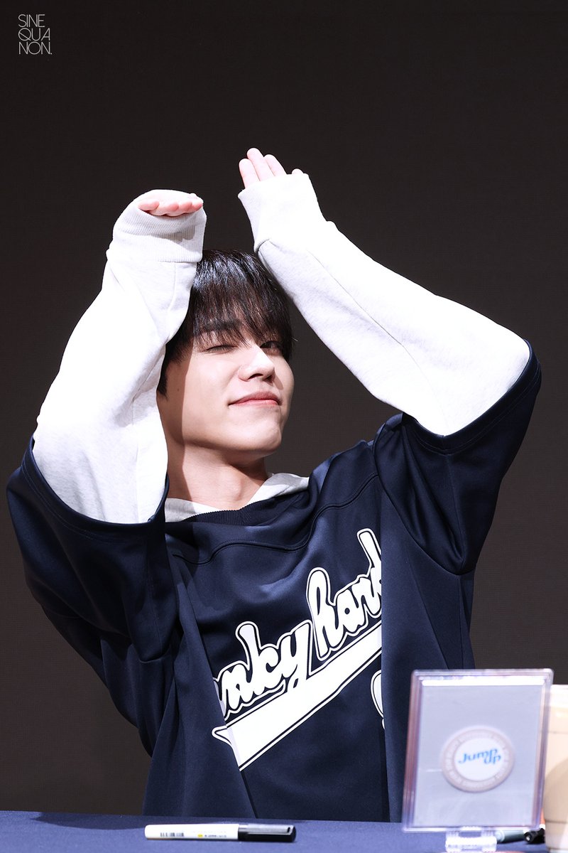 250518 온앤오프 팬사인회 유 

아유ㅠㅠ😍

#온앤오프 #ONF #유토 #유 #U #SQNONF
