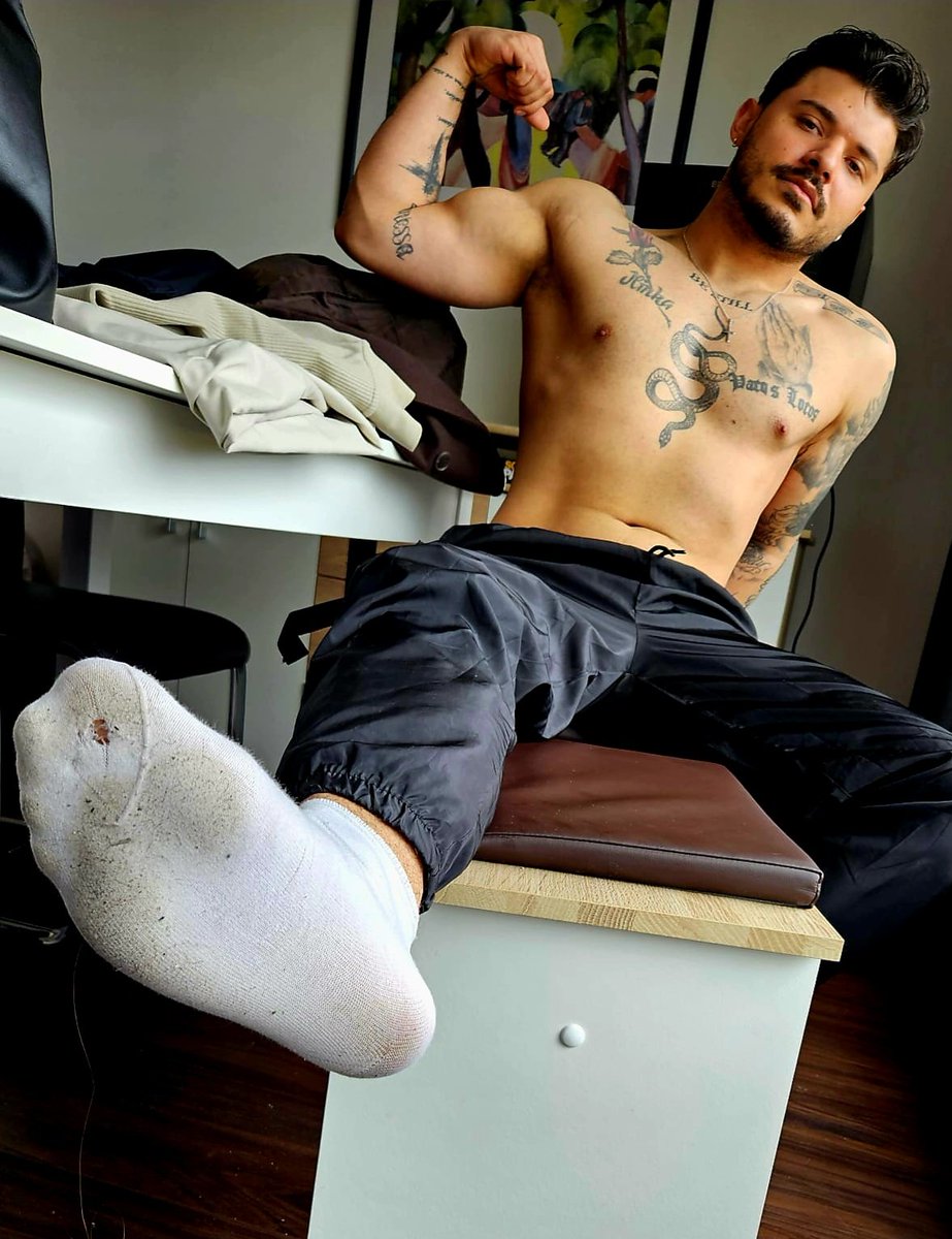 CroalphaIvan's tweet photo. Hey Homoschwein. Ran an die muffigen Whitesocks und geil abdrücken für den Alpha. 💪 https://t.co/BfbIiF79nG