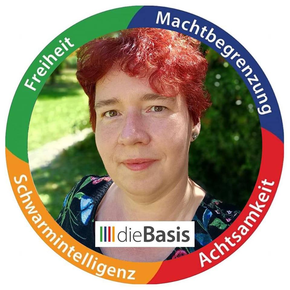 StoischePolitik's tweet image. 🗣️❤️
Ich bin Aurelia.
Nicht perfekt.
Aber ehrlich:
 Menschlichkeit ist mein politischer Kompass.
#Unversehrtheit #MenschlichkeitWählen