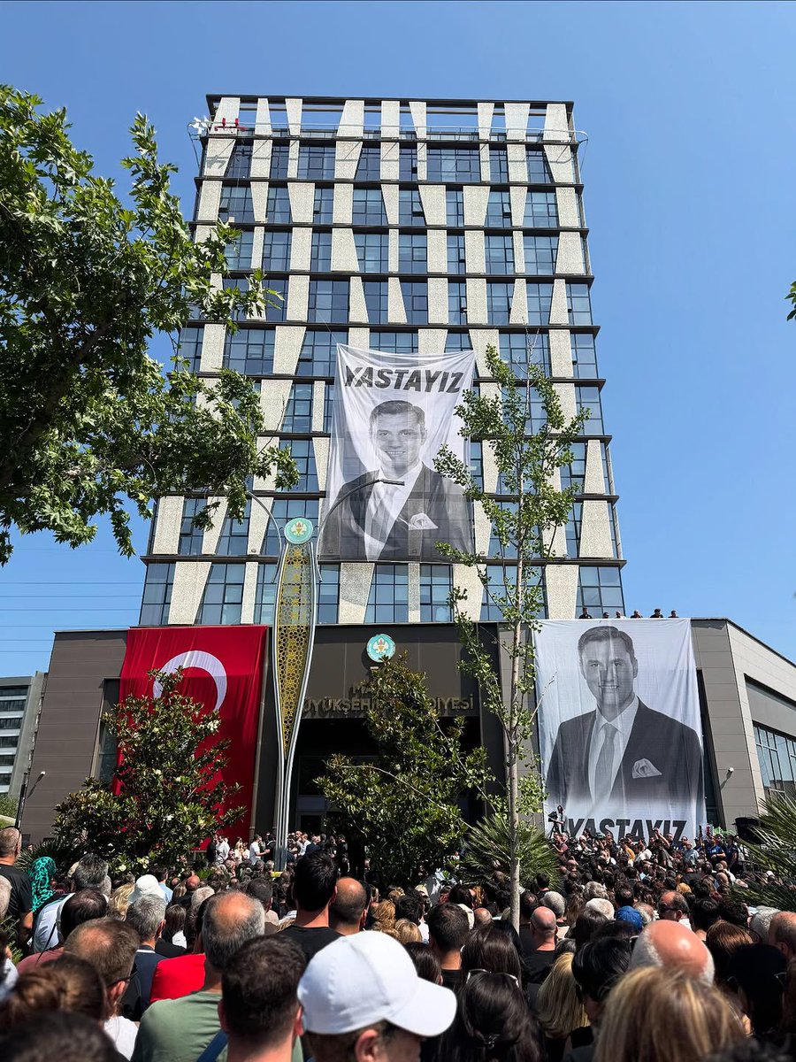 ozela06's tweet photo. Bir güzel genç insan…🖤 #FerdiZeyrek https://t.co/82gWMiRTMO