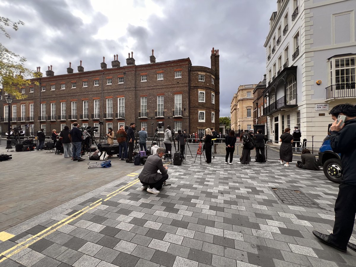 Trump’s media bias seems to have been allowed to transfer across the Atlantic. Inside Lancaster House security perimeter, Fox News, CNN, GB News, no Sky, no LBC and no you know who …. All despite following normal communications channels for accreditation