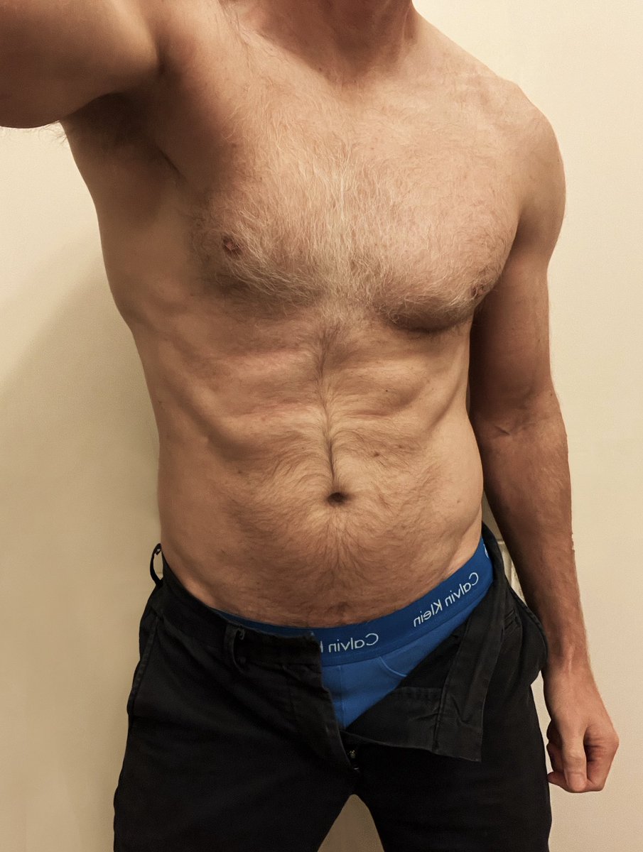 MelbEdgeMaster's tweet image. Help me out of these work clothes boy.
#yessir #goodboy