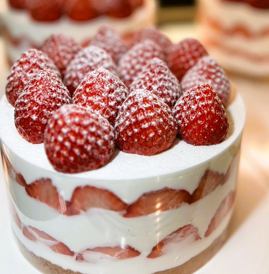 imperialtours's tweet photo. Café hopping in Korea isn’t just about grabbing a cup of coffee or tea—it’s a cultural experience. From soft, layered cakes with seasonal fresh fruit to intricately crafted desserts that look like works of art to delicate, traditional Korean sweets, Koreans take dessert seriously https://t.co/GK8CQSm2Rj