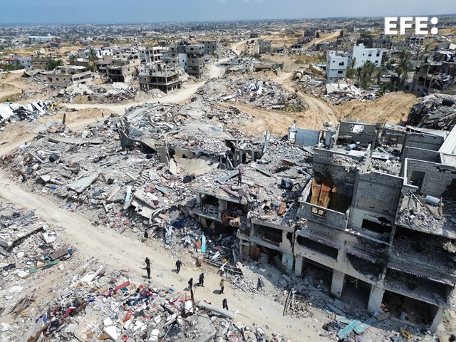 El presidente de la Autoridad Nacional Palestina (ANP), Mahmud Abás, quiere que Hamás entregue las armas y que una fuerza árabe e internacional se despliegue en Gaza con un mandato de Naciones Unidas para asegurar un alto el fuego permanente.

efe.com/mundo/abas-ham…