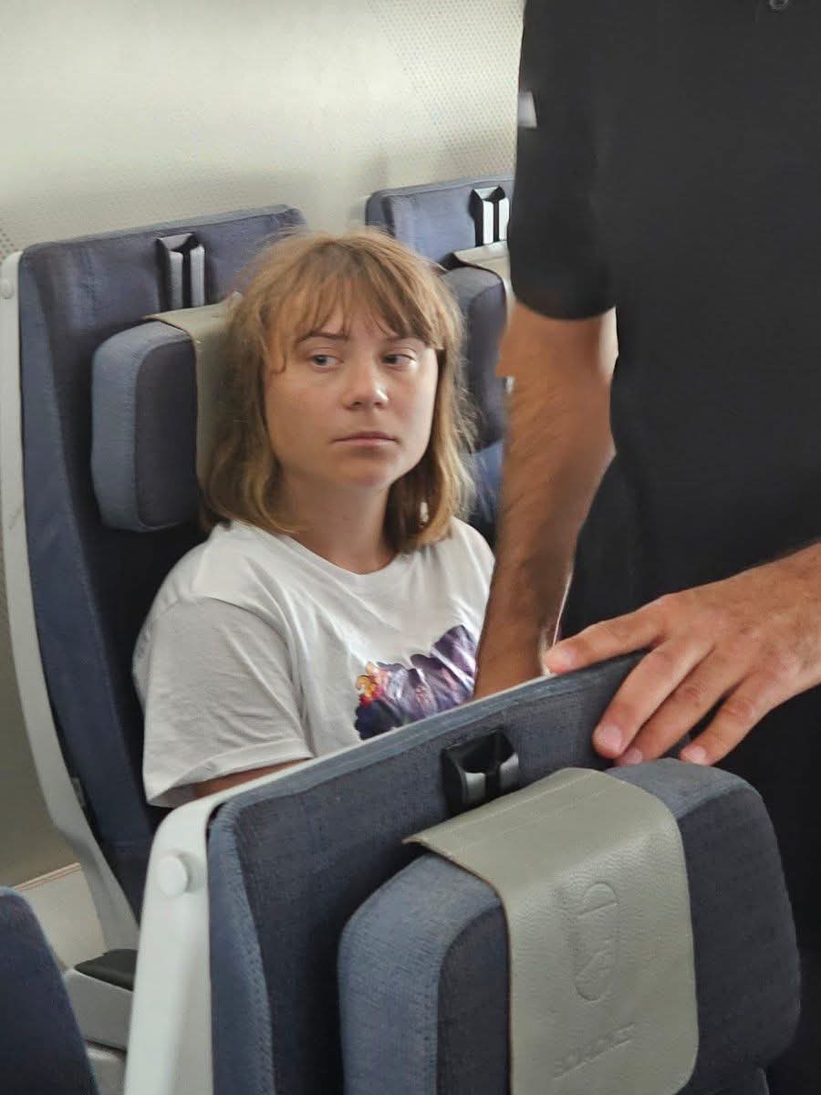 Meine Güte, jetzt werden schon bei Entführungen kein Lösegeld verlangt. Stattdessen setzt man sie die Entführten ins nächste Flugzeug. 
Komische Zeiten sind das geworden. 🤦🤔