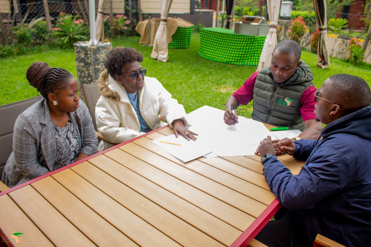 GreenBeltMovmnt's tweet image. 📣 Last week, #TeamGBM joined a powerful Communications Workshop hosted by Mali Asili.

From storytelling to strategy, we delved in practical ways to strengthen our visibility, reflect on Prof. Wangari Maathai’s legacy &amp;amp; build comms that connect impact to purpose
#CommsForChange