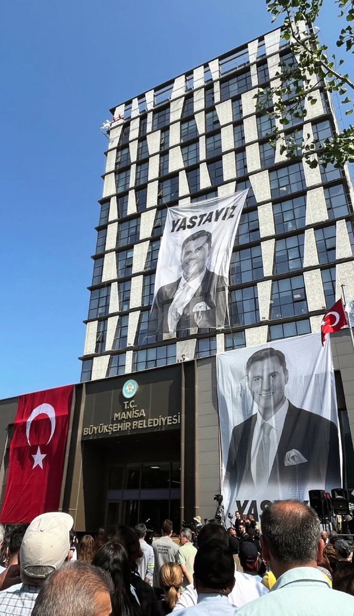 Huzur içinde uyu güzel insan. İyiler erken ölür biliriz. #FerdiZeyrek 🫶