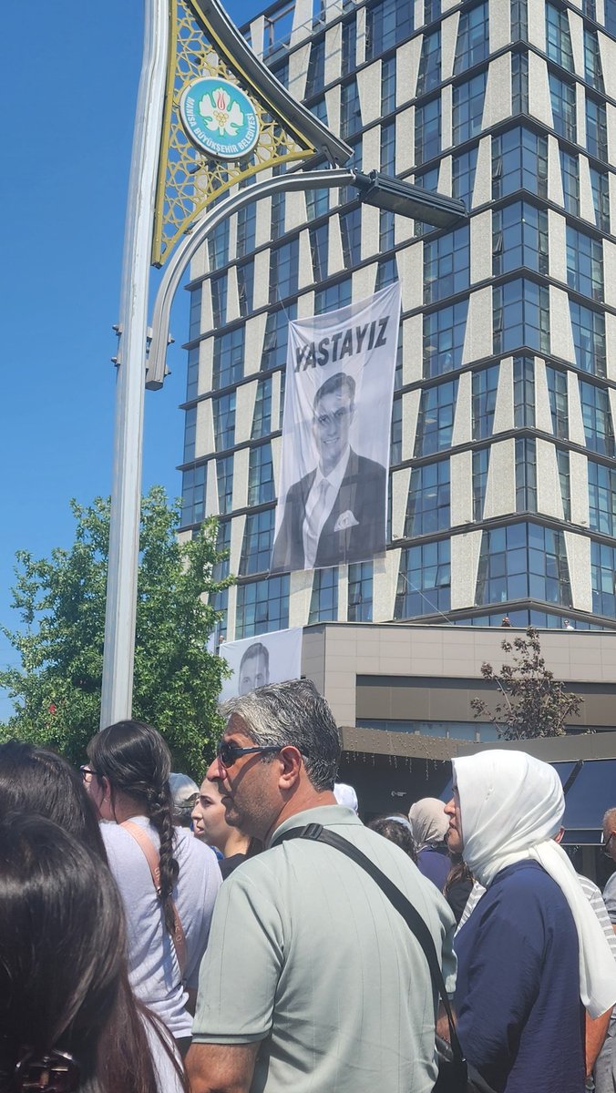 Başkanımıza, Manisa'nın yiğidine veda ediyoruz. 
#FerdiZeyrek