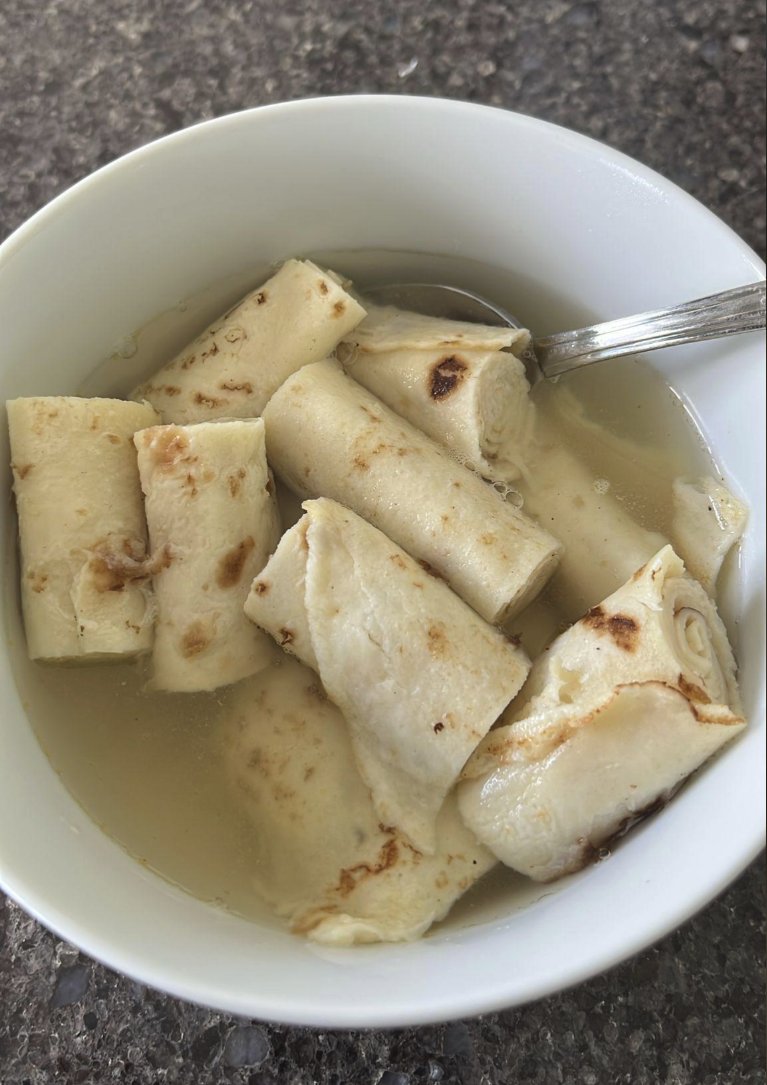 Подивіться на цей бульон з налисників – оце справжній Liquid Glass, а не те, що Apple показали